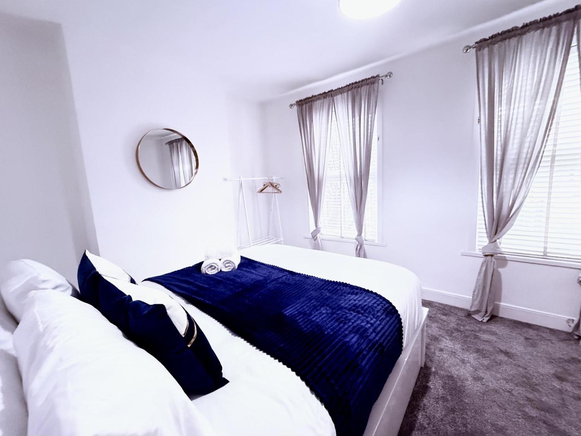 Spacious 3 Bedroom House Near London, O2, Excel, Stratford, Tube Station & Parking Available Londen
