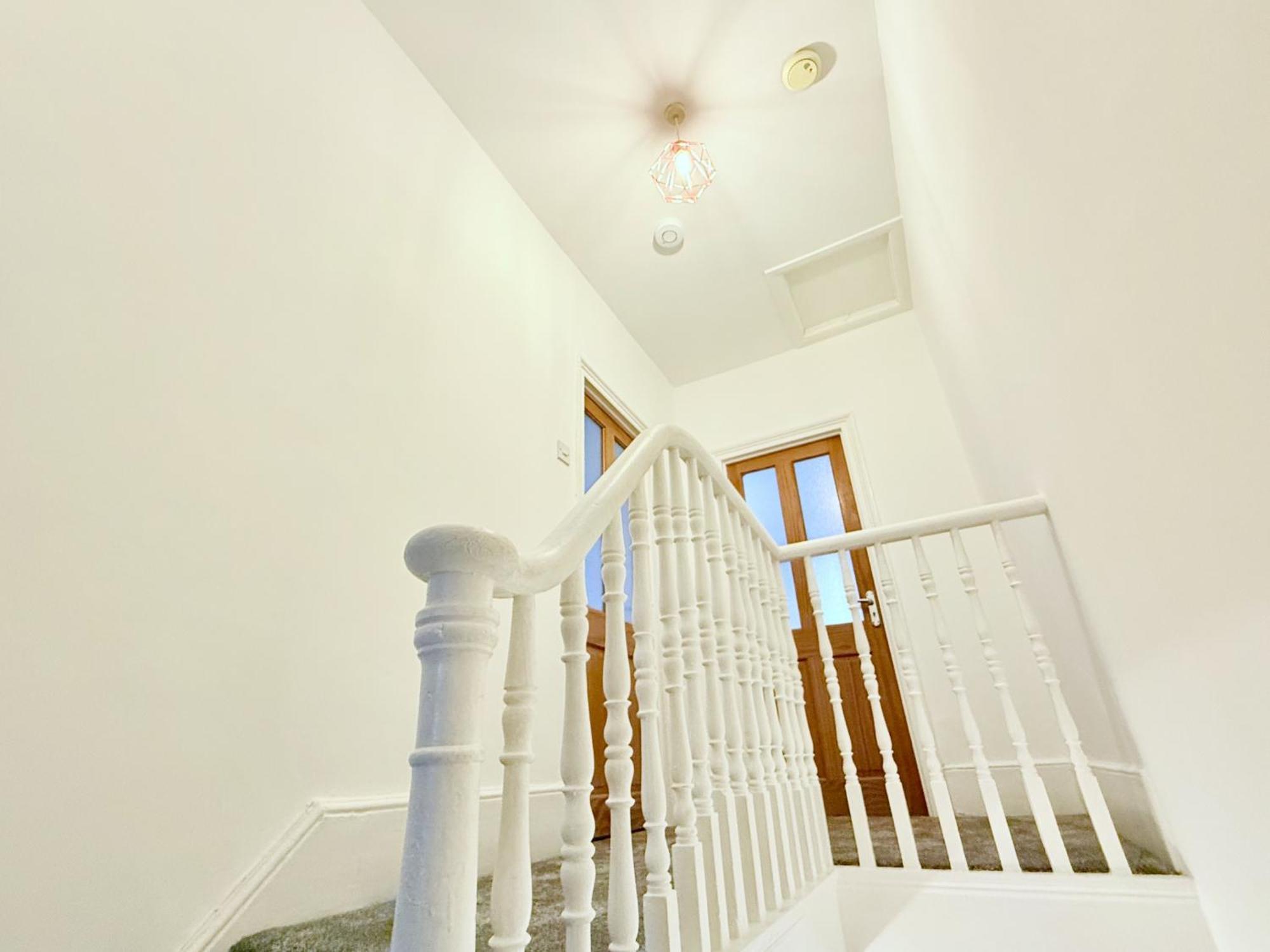 Spacious 3 Bedroom House Near London, O2, Excel, Stratford, Tube Station & Parking Available Vakantiehuis *